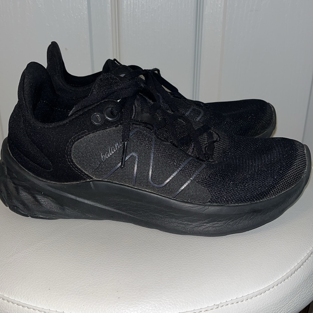 New Balance Men's All-Black Athletic Running Shoes